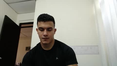 Snapshot of lianstonne chatting on May 4, 2026, 3:19 pm Liamstonne online show from May 4, 2026, 3:19 pm