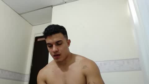 Snapshot of lianstonne chatting on May 7, 2026, 2:44 pm Liamstonne online show from May 7, 2026, 2:44 pm