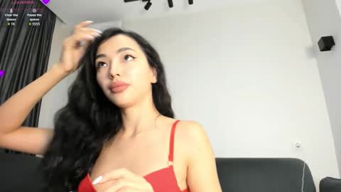 Lian online show from September 26, 2025, 7:23 am