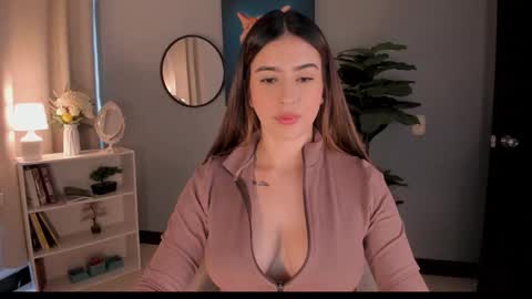 Lia online show from November 19, 2025, 12:27 pm