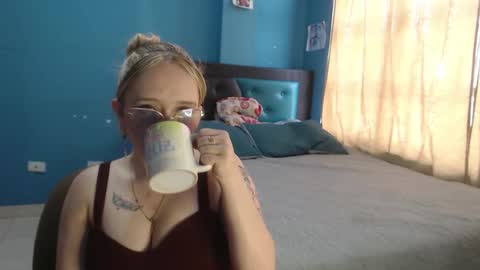 Snapshot of liaroberts1 chatting on September 13, 2025, 12:16 pm Lia Roberts online show from September 13, 2025, 12:16 pm