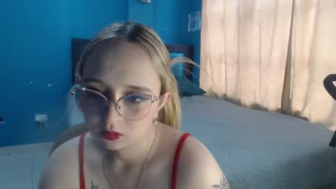 Snapshot of liaroberts1 chatting on October 28, 2025, 11:58 am Lia Roberts online show from October 28, 2025, 11:58 am