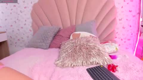 liarossi_ online show from November 4, 2025, 12:59 pm