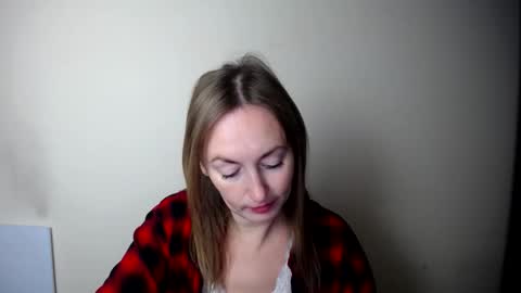 Lia online show from December 15, 2025, 9:13 am