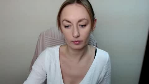 Lia online show from January 15, 2026, 11:48 am