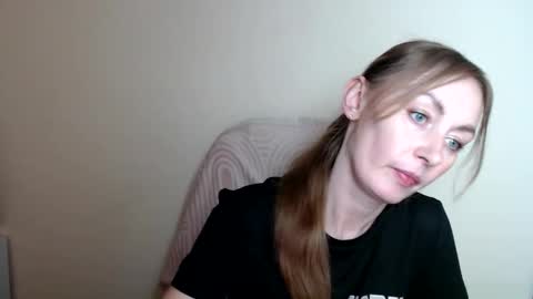 Lia online show from June 6, 2026, 12:21 pm