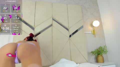 liavelez_ online show from April 15, 2026, 2:24 pm