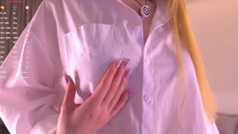 Snapshot of libbyshepard chatting on November 18, 2025, 3:27 pm Elena online show from November 18, 2025, 3:27 pm