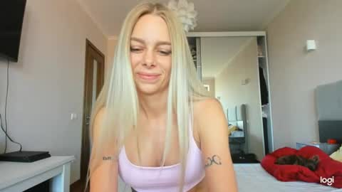 Snapshot of library_girl chatting on June 25, 2026, 9:25 am Anna online show from June 25, 2026, 9:25 am
