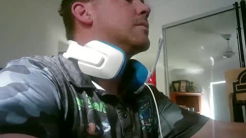 lickitwell29 online show from April 11, 2026, 5:01 am