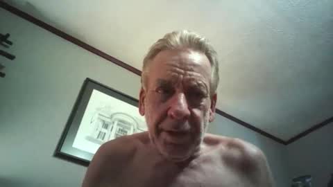 Snapshot of lickmysnowballs chatting on November 1, 2025, 6:21 pm lickmysnowballs online show from November 1, 2025, 6:21 pm