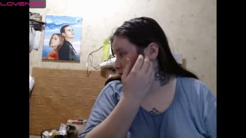 light_lunaa online show from December 5, 2024, 11:38 am