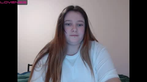 light_lunaa online show from January 3, 2025, 11:35 am