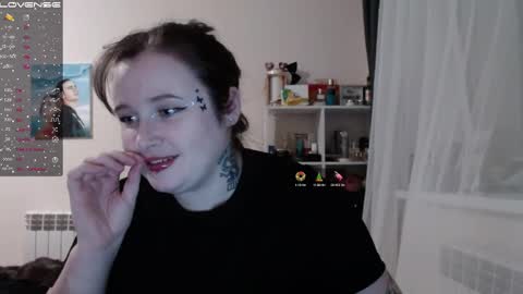 light_lunaa online show from February 14, 2025, 2:23 pm