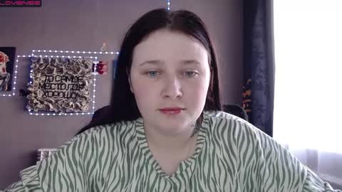 light_lunaa online show from May 8, 2026, 11:26 am