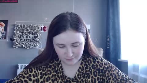 light_lunaa online show from June 4, 2026, 9:15 am