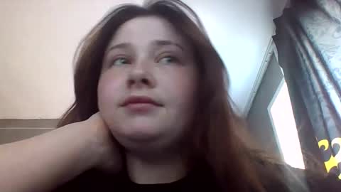 light_lunaa online show from June 7, 2026, 7:34 am