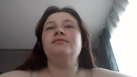 light_lunaa online show from June 21, 2026, 1:24 pm