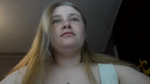 light_lunaa online show from June 27, 2026, 3:28 pm