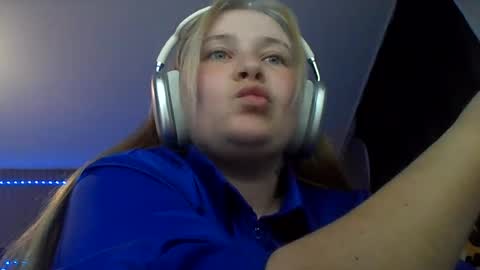 light_lunaa online show from June 28, 2026, 3:18 pm