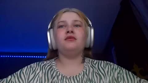 light_lunaa online show from June 29, 2026, 3:34 pm