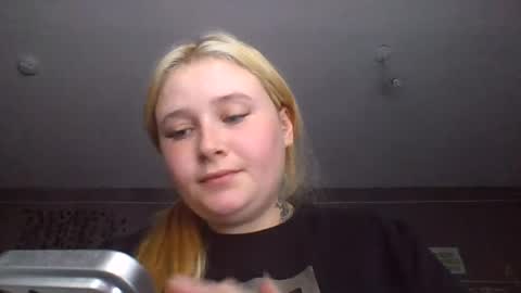 light_lunaa online show from August 1, 2026, 4:39 pm