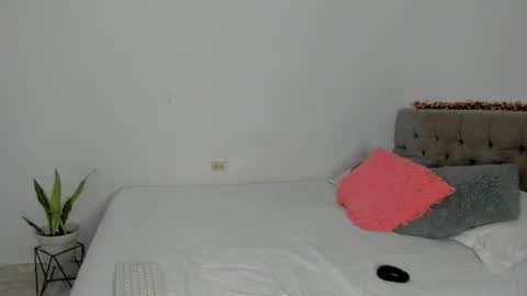 Snapshot of lightshine_ chatting on June 27, 2026, 3:22 am Maddie online show from June 27, 2026, 3:22 am