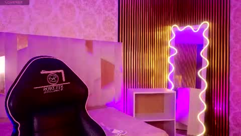 LIHIAN online show from July 8, 2026, 12:31 pm