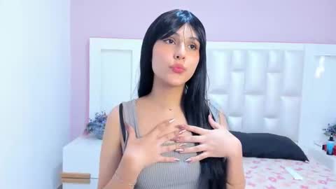 Snapshot of liia_collins chatting on May 8, 2026, 5:40 pm Lia online show from May 8, 2026, 5:40 pm