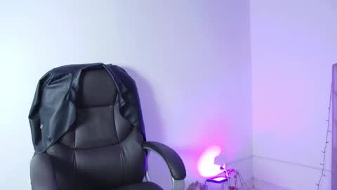 liilithstone online show from February 7, 2026, 2:43 pm