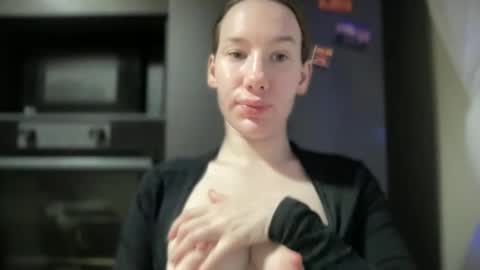 liissa207673 online show from September 28, 2025, 11:59 am