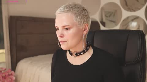 likaaberry online show from September 14, 2025, 4:39 pm