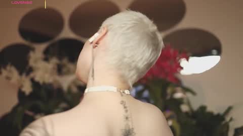 likaaberry online show from October 23, 2025, 3:50 am