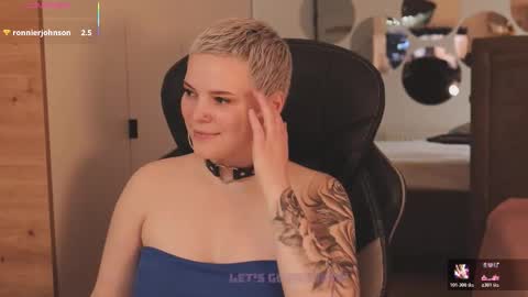 likaaberry online show from November 28, 2025, 1:47 pm