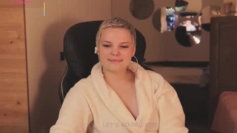 likaaberry online show from November 30, 2025, 12:09 pm