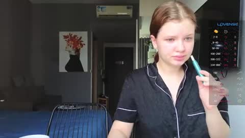 Snapshot of like_sun chatting on January 28, 2025, 2:43 am Call me Anna online show from January 28, 2025, 2:43 am