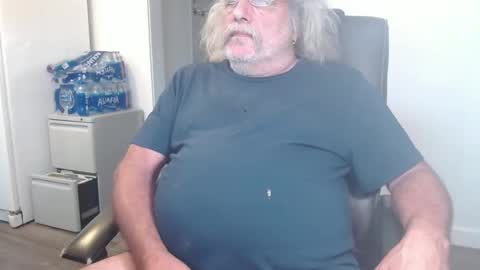 likesgirls2 online show from January 3, 2025, 6:57 pm