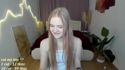 Snapshot of lil_cookie_monster chatting on February 5, 2026, 1:27 pm Erica online show from February 5, 2026, 1:27 pm