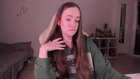 Snapshot of lil_happiness chatting on November 27, 2025, 10:45 pm for free registration 3 online show from November 27, 2025, 10:45 pm