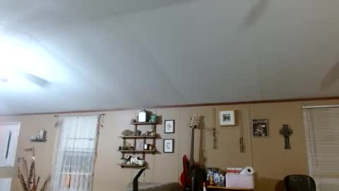 Snapshot of lil_luluvert chatting on April 8, 2026, 4:34 am lil_luluvert online show from April 8, 2026, 4:34 am