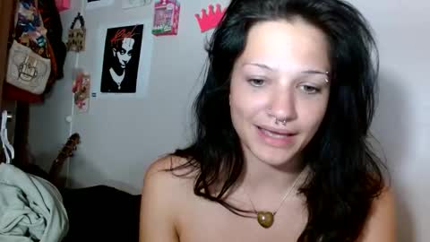 Snapshot of lil_luluvert chatting on April 15, 2026, 4:41 am lil_luluvert online show from April 15, 2026, 4:41 am
