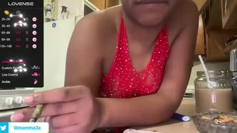 Snapshot of lil_momma422 chatting on December 5, 2024, 2:11 pm MOMMA LUV online show from December 5, 2024, 2:11 pm