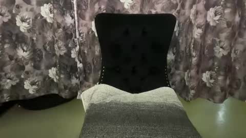 Snapshot of lil_momma422 chatting on November 1, 2025, 2:46 am MOMMA LUV online show from November 1, 2025, 2:46 am