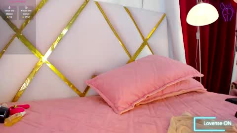 lila_pinky_ online show from April 27, 2026, 12:03 pm