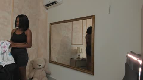 lila bailey  online show from January 7, 2025, 10:43 am