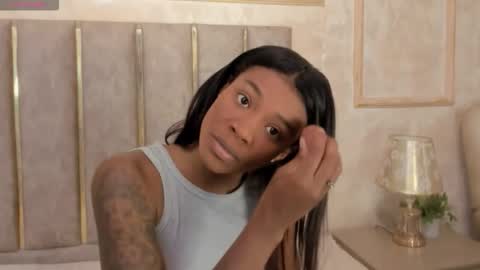 lila bailey  online show from December 13, 2025, 7:53 pm