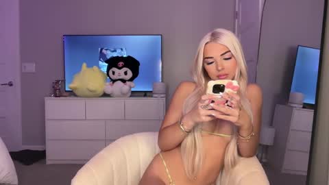 lilbbyliv online show from September 19, 2025, 12:56 am