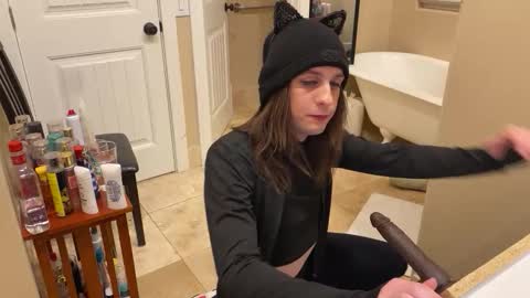 Snapshot of lilbimbo420 chatting on November 25, 2025, 5:51 am Kristin online show from November 25, 2025, 5:51 am