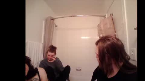 lilbratty_clouds_ogpuffdragon online show from February 4, 2026, 11:27 am