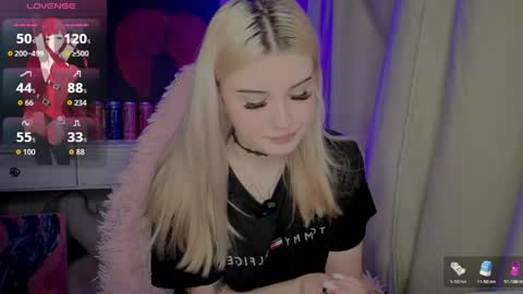 Nika and Lori online show from April 19, 2026, 4:17 pm